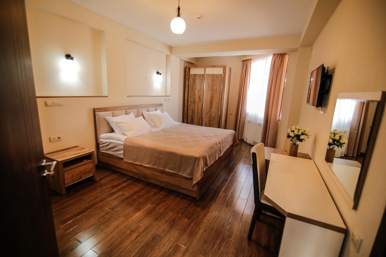 Hills Hotel Tbilisi Buitenkant foto