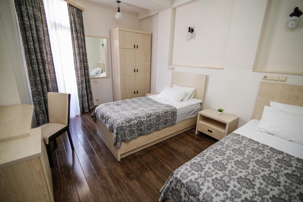 Hills Hotel Tbilisi Buitenkant foto